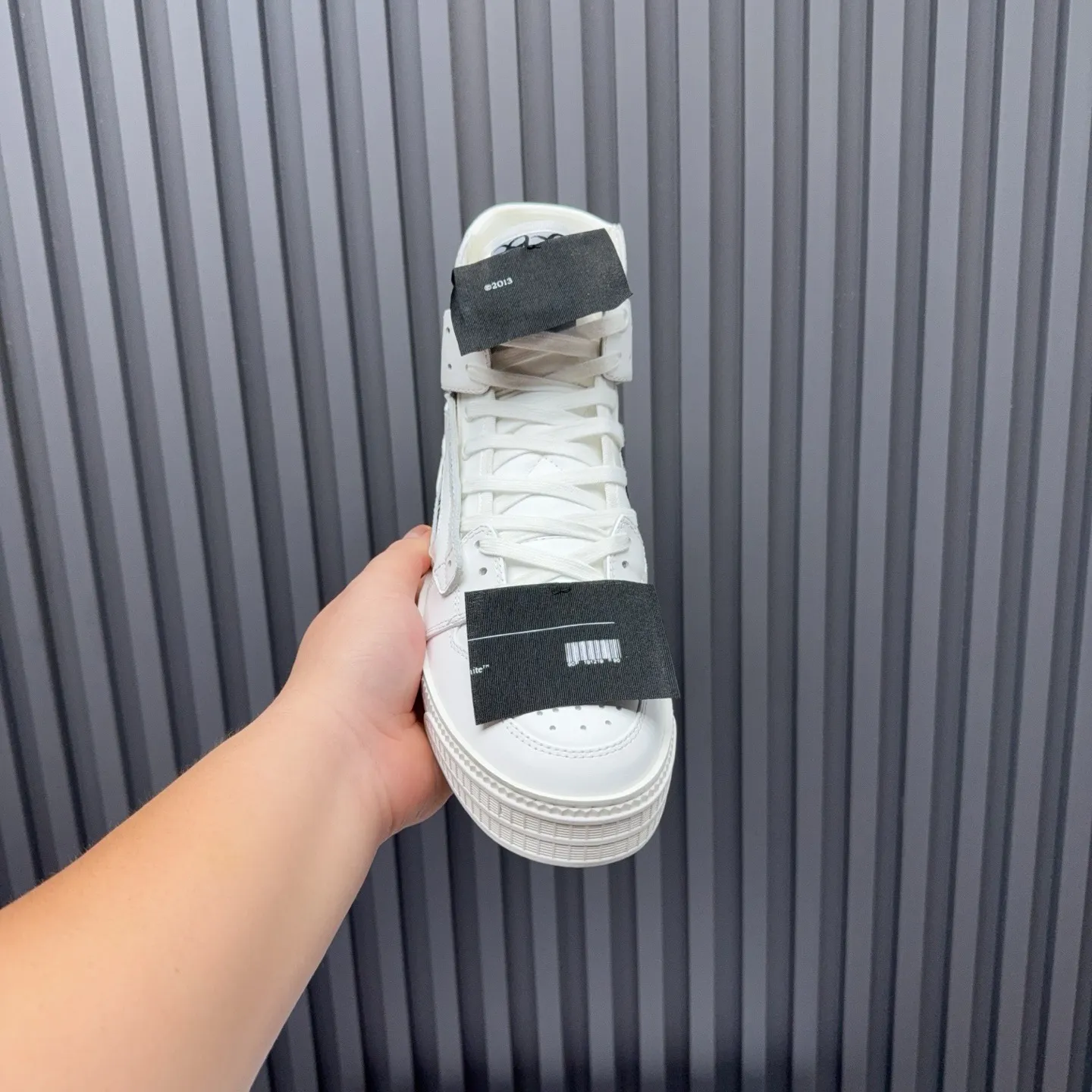 Men's shoes💰740 OFF WHITE ⚡️Couple style⚡️The latest spring style street casual shoes, released with the highest quality version on the market👊Series original mold opening, original lasting, production technology 1:1 original version➰🔜The best choice for more and more celebrities and Internet celebrities🔸In the classics Changes in the code🔸Innovate in the trend🔸Strive to break away from the shackles of bad street design🔝Although he is not the originator of fashion design, he is definitely a shining dark horse in avant-garde design🐴🆙Do not follow the trend🔅Not universal beauty🔅 Fabric💯First-layer cowhide Lining💯Imported skin-friendly and environmentally friendly polyester mesh Foot pads💯Original molded high-elastic environmentally friendly molding pads Midsole💯Made with original last-last technology Outsole💯Rubber outsole Packaging💯Official website synchronizes full set of packaging (brand wrapping paper, brand certificate, brand cloth bag) Code numbers 35-44, 45 46 Customized